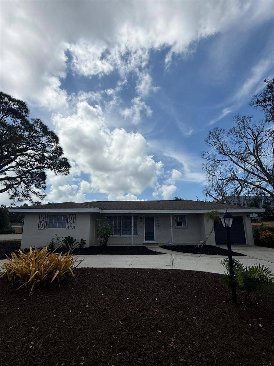 5004 MEDALIST RD, Sarasota, FL 34243