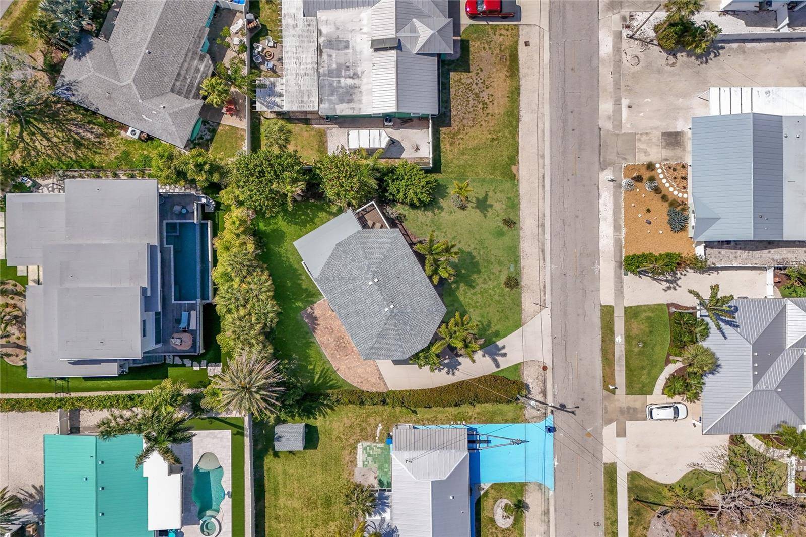 221 85TH ST, Holmes Beach, FL 34217