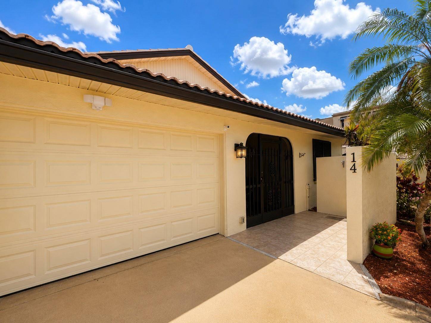 14 IDLE SANDS DR, Venice, FL 34293