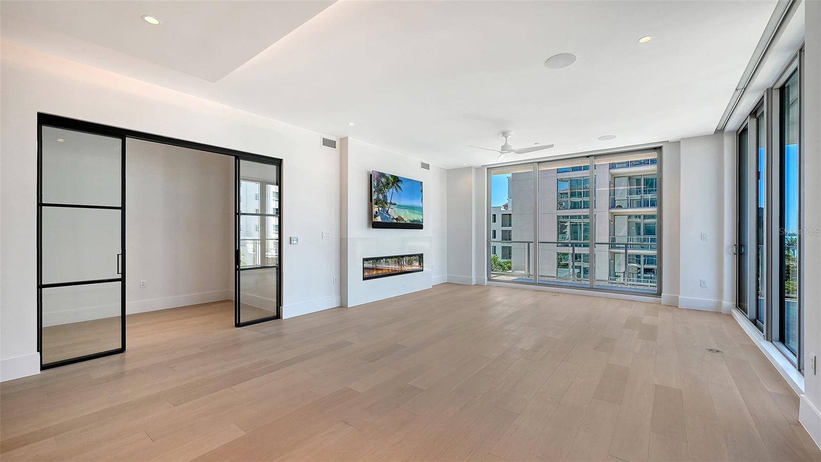 253 GOLDEN GATE PT #401, Sarasota, FL 34236