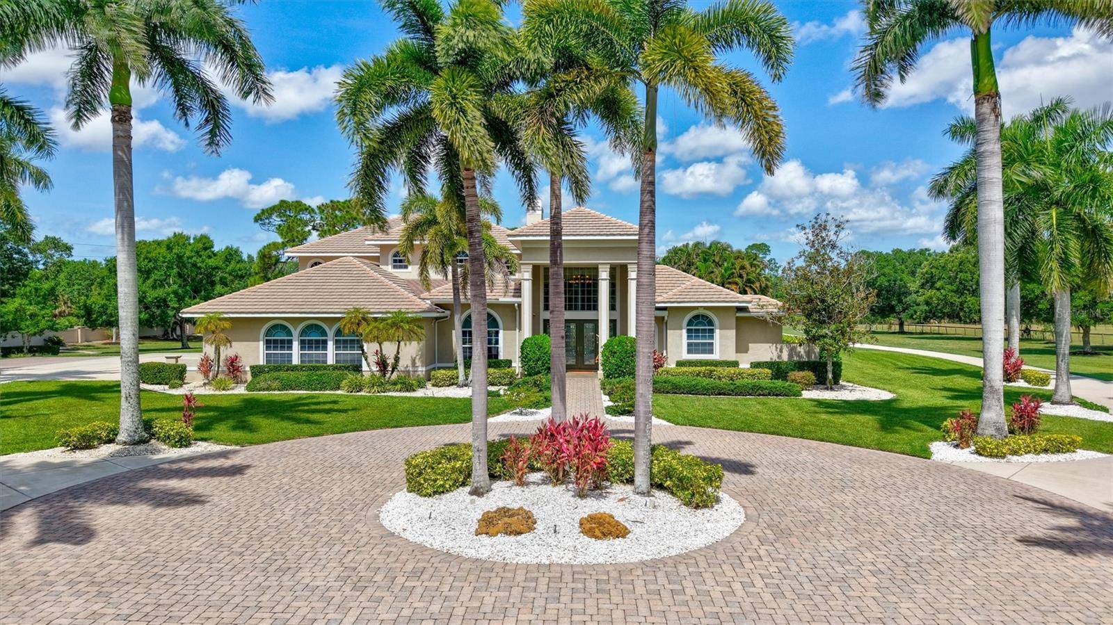 1045 FOX CREEK DR, Sarasota, FL 34240
