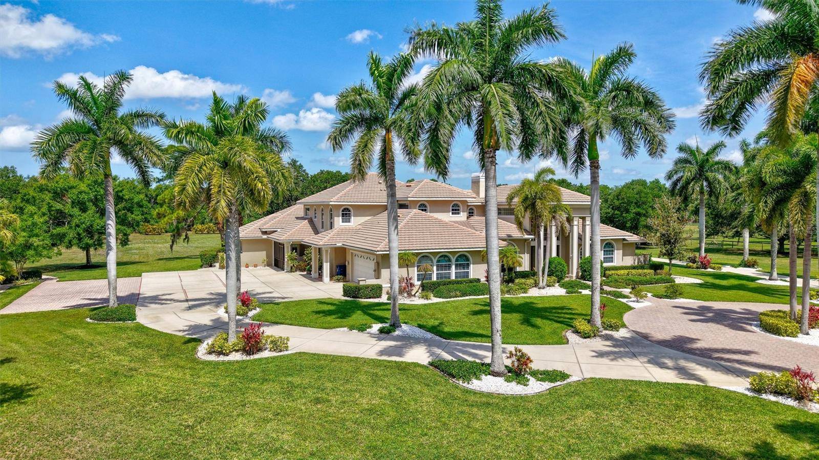 1045 FOX CREEK DR, Sarasota, FL 34240