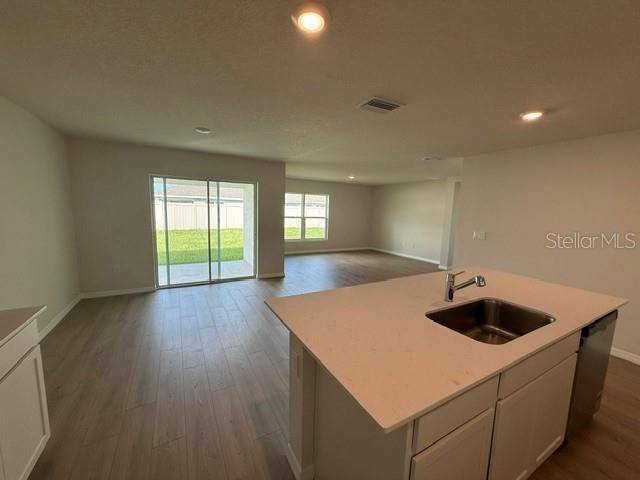 5731 SILVER MOONLIGHT DR, Palmetto, FL 34221
