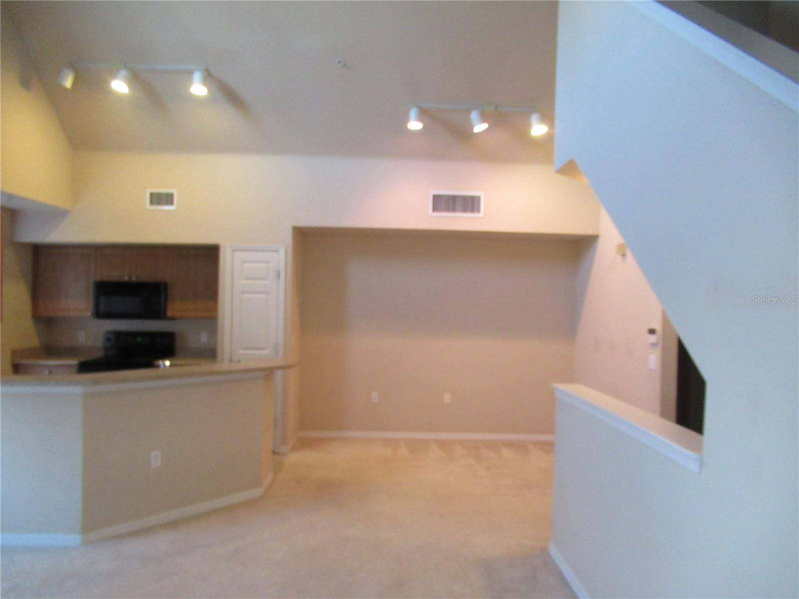 5601 ROSEHILL RD #203, Sarasota, FL 34233
