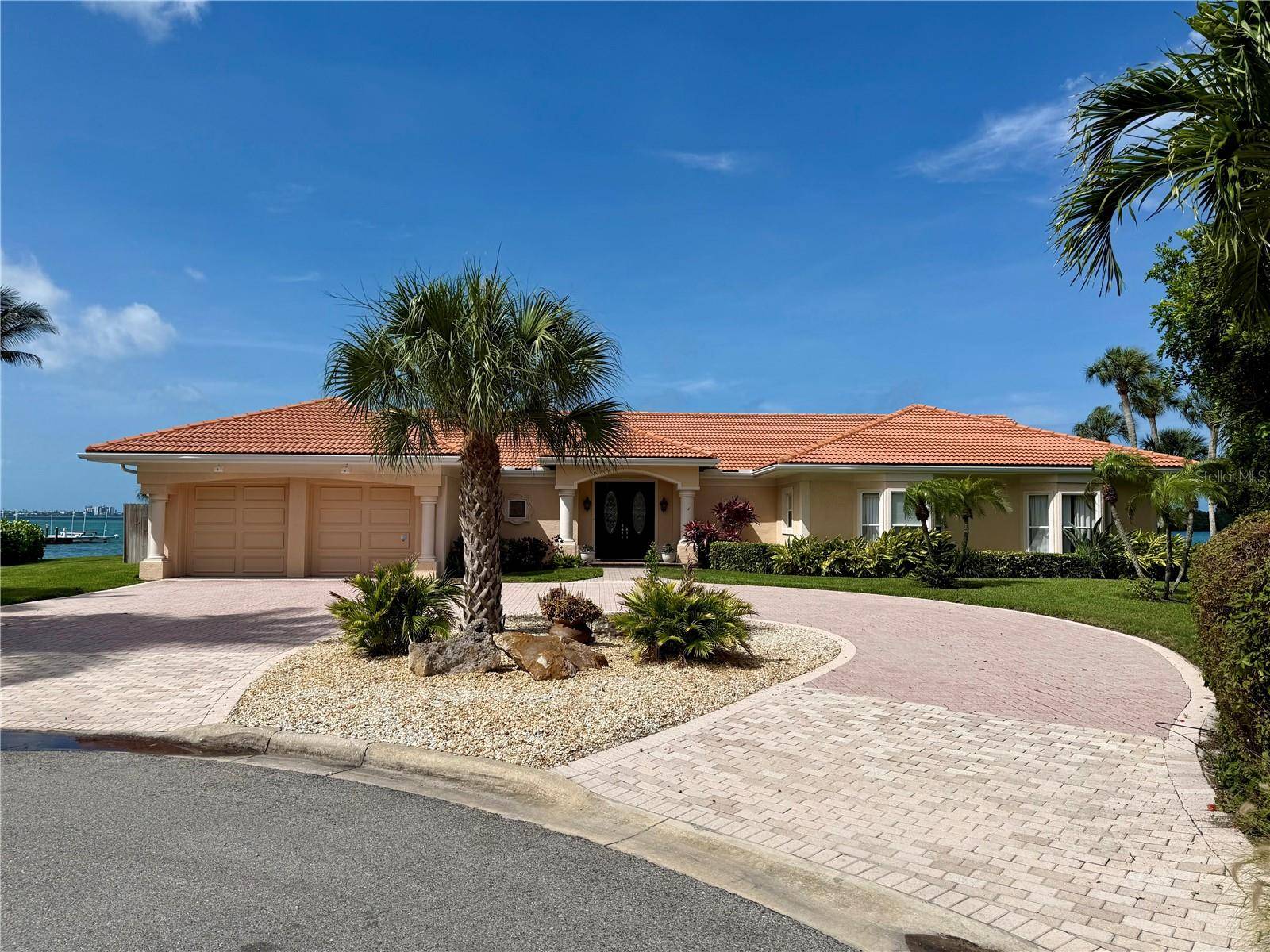 376 W ROYAL FLAMINGO DR, Sarasota, FL 34236