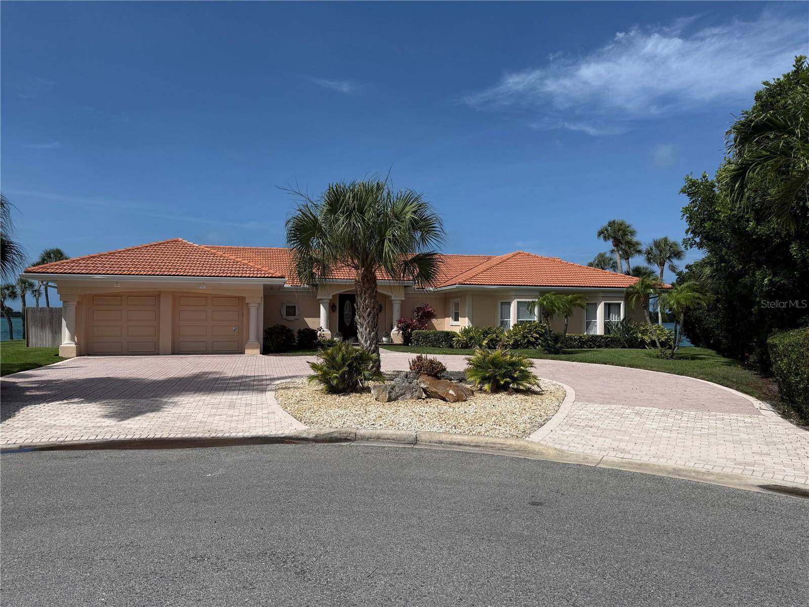 376 W ROYAL FLAMINGO DR, Sarasota, FL 34236