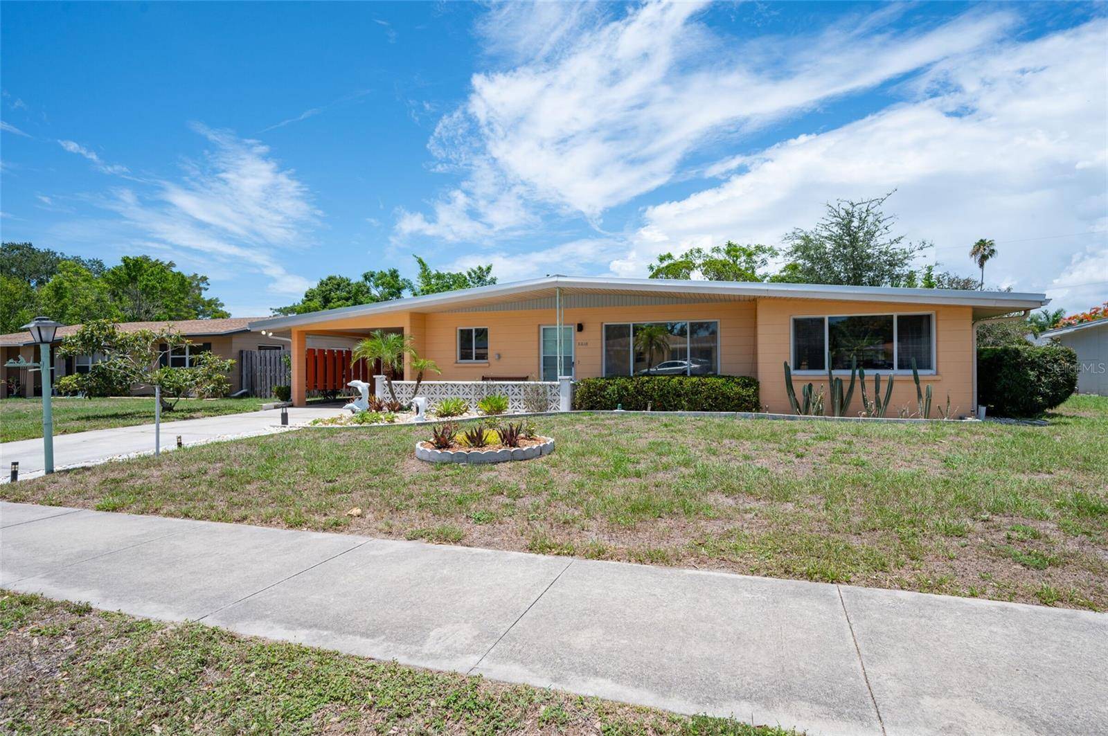 2215 GROVE ST, Sarasota, FL 34239