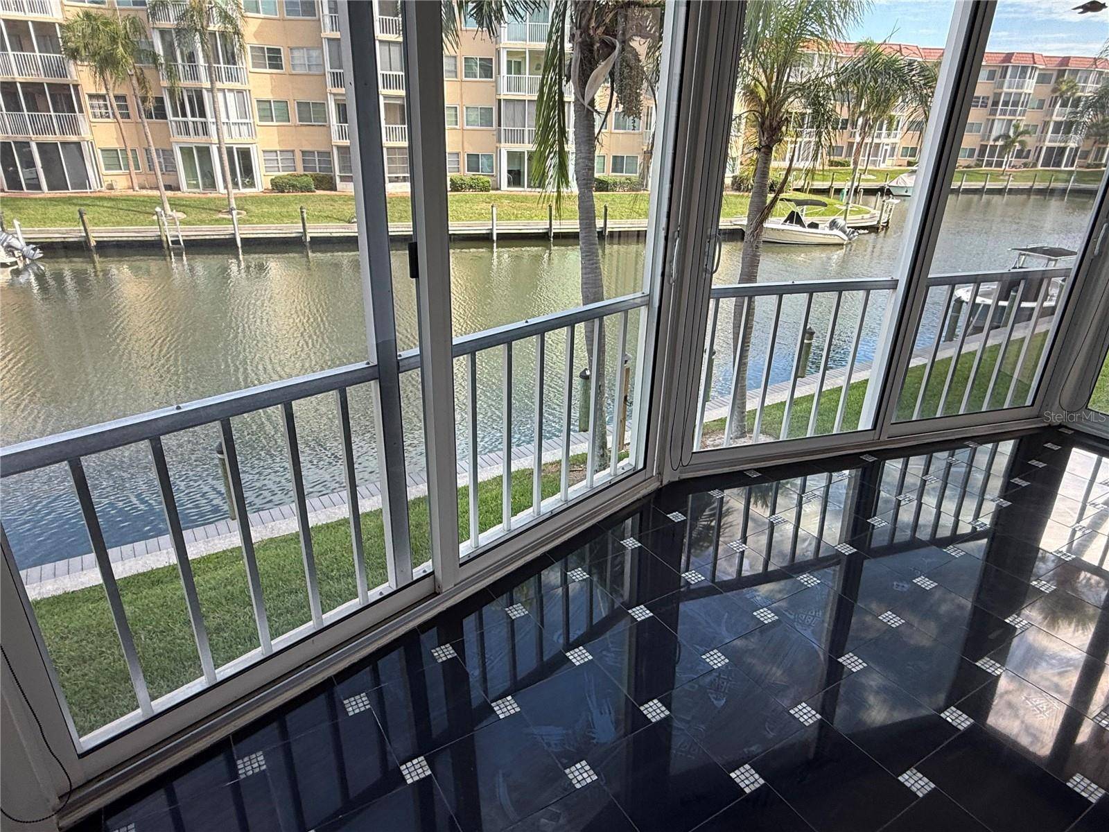 1250 N PORTOFINO DR #202, Sarasota, FL 34242