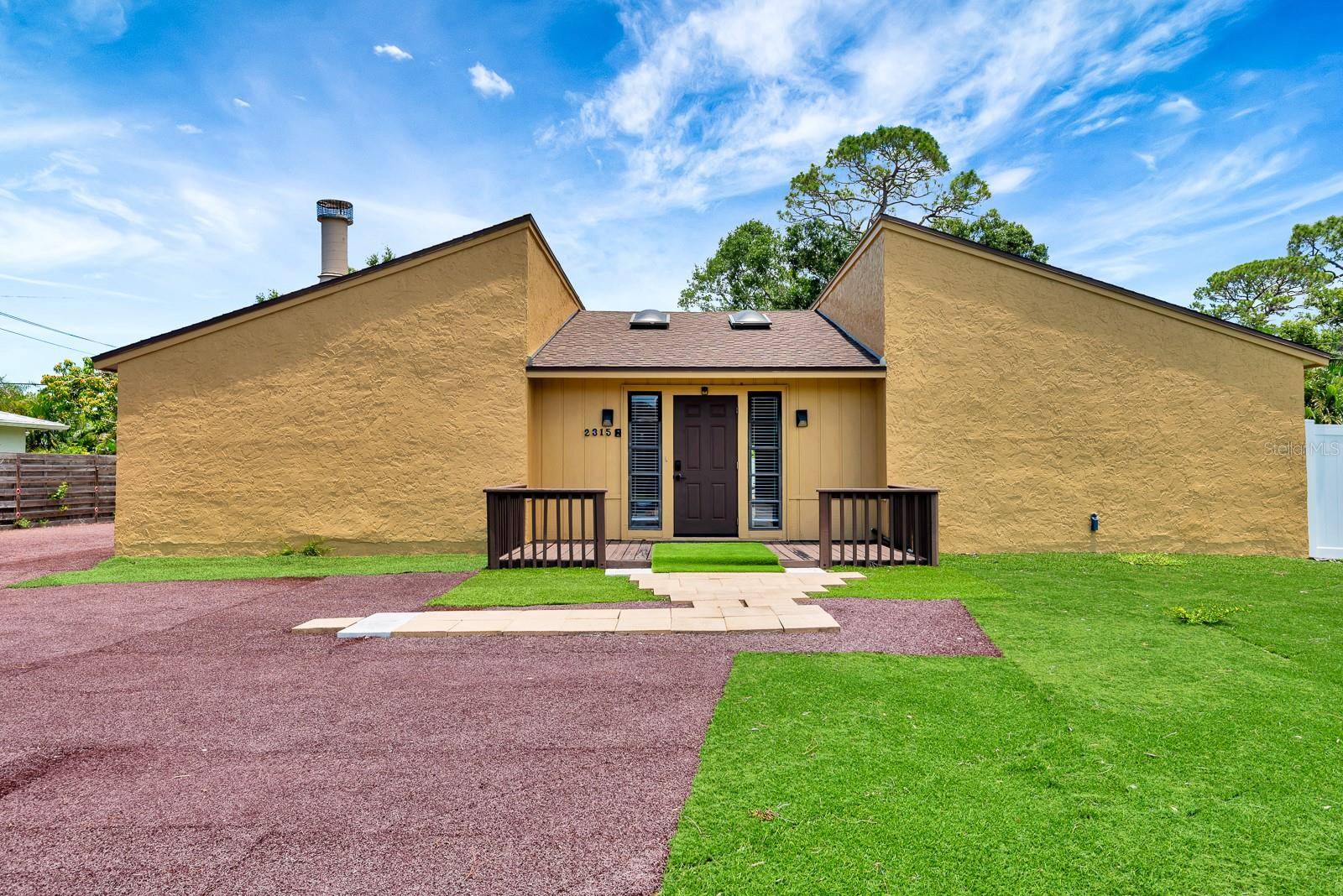 2315 RIVERWOOD PINES DR, Sarasota, FL 34231