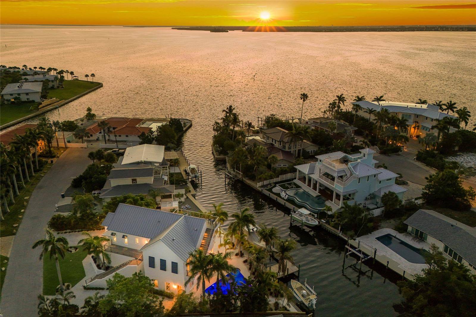 511 59TH ST, Bradenton Beach, FL 34217