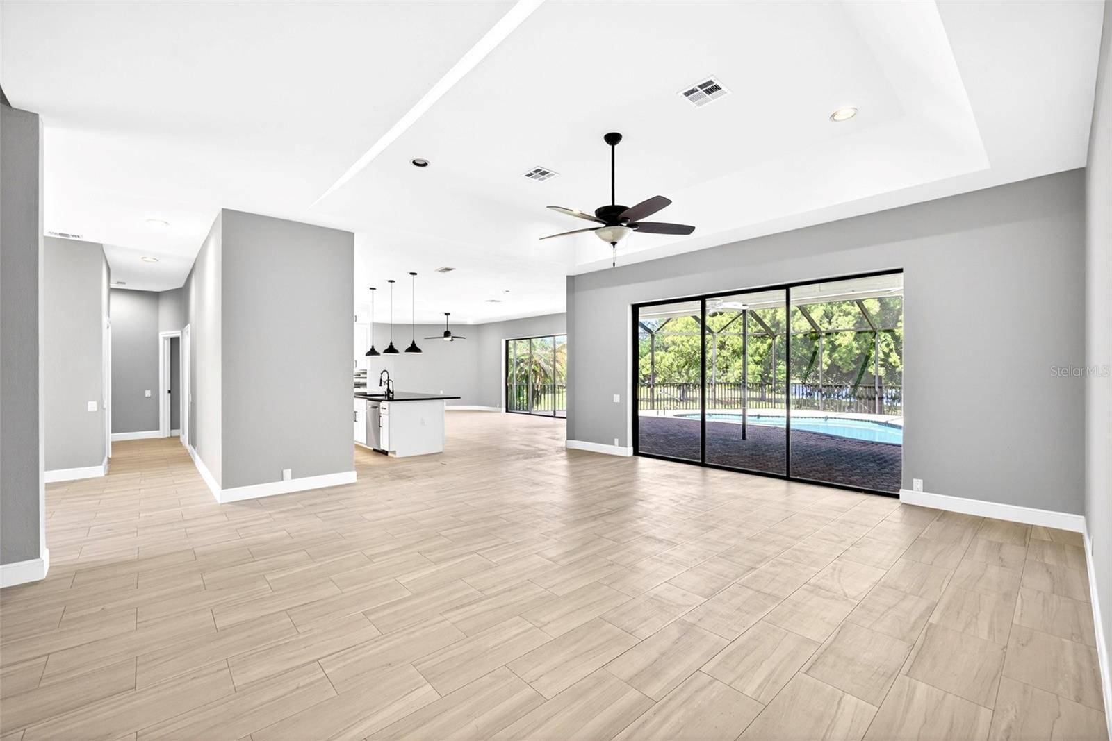 7214 HENDRY CREEK DR, Fort Myers, FL 33908