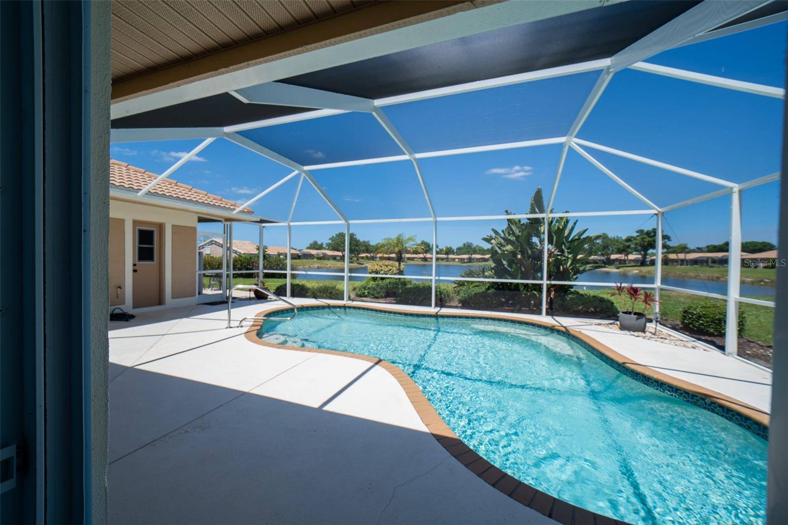 3162 E VILLAGE DR, Venice, FL 34293