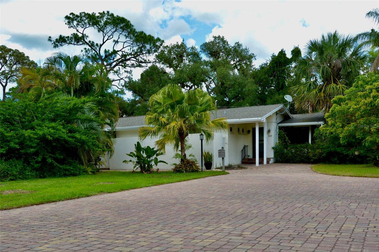 18220 ELMWOOD DR, Alva, FL 33920