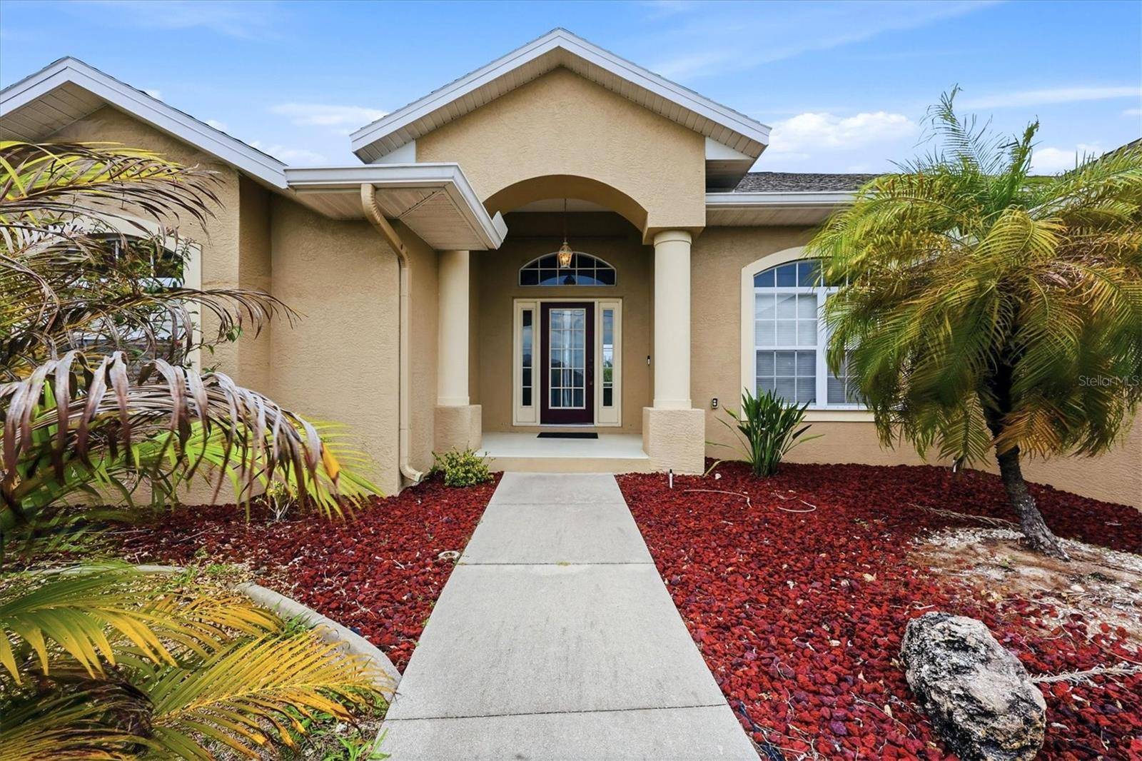 300 BAYTREE DR, Rotonda West, FL 33947