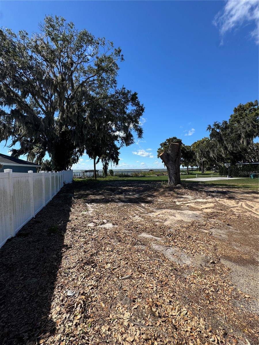 1200 NORTHSHORE DR, Eustis, FL 32726