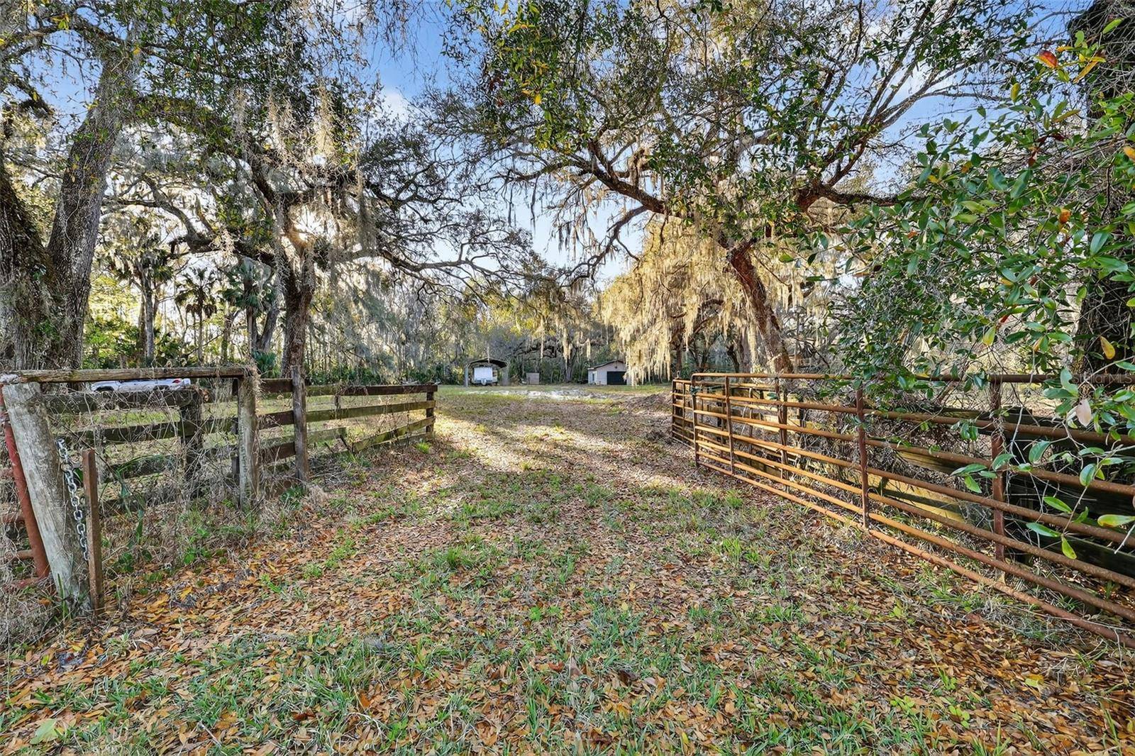 1721 COUNTY ROAD 25A, Leesburg, FL 34748