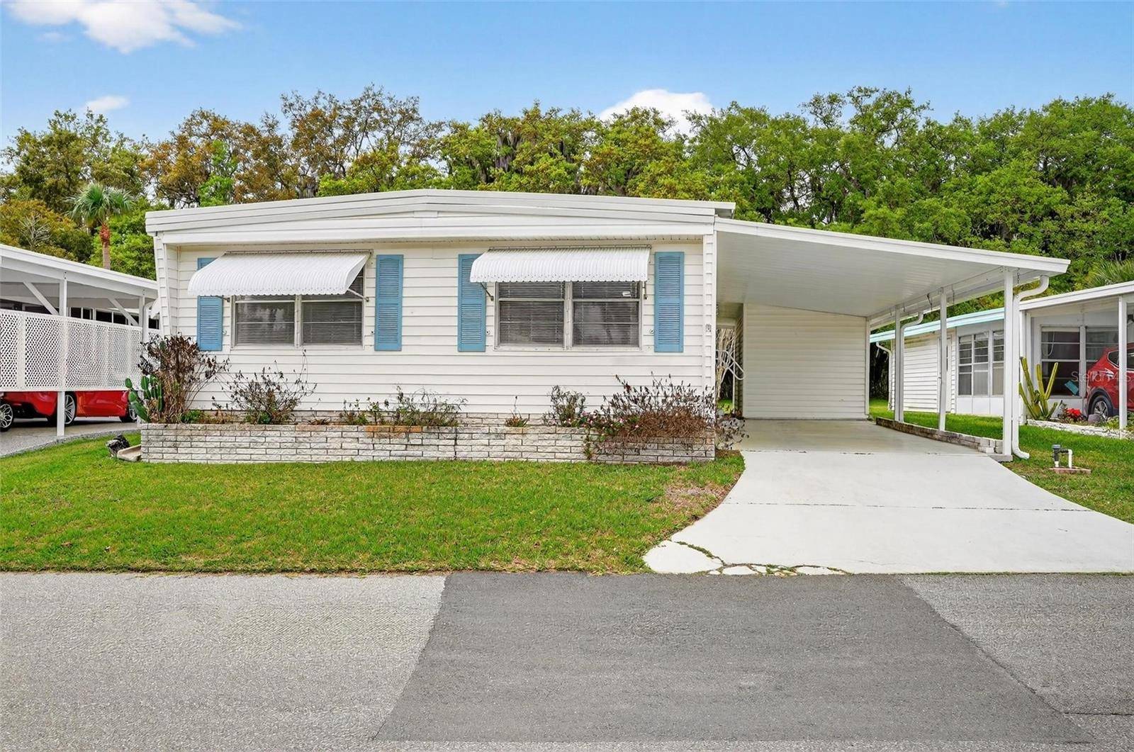 7 COCOS PLUMOSA DR #A, Eustis, FL 32726
