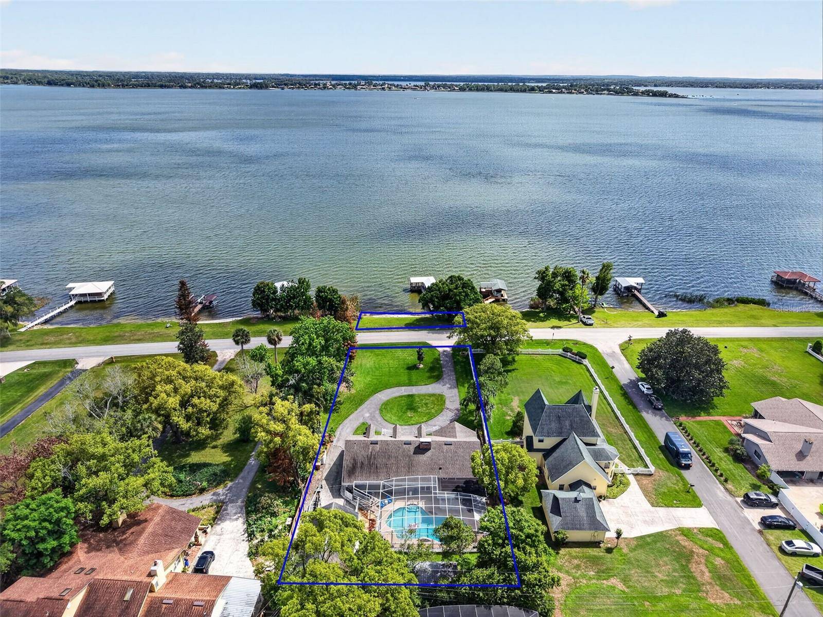 1735 LAKESHORE DR, Mount Dora, FL 32757