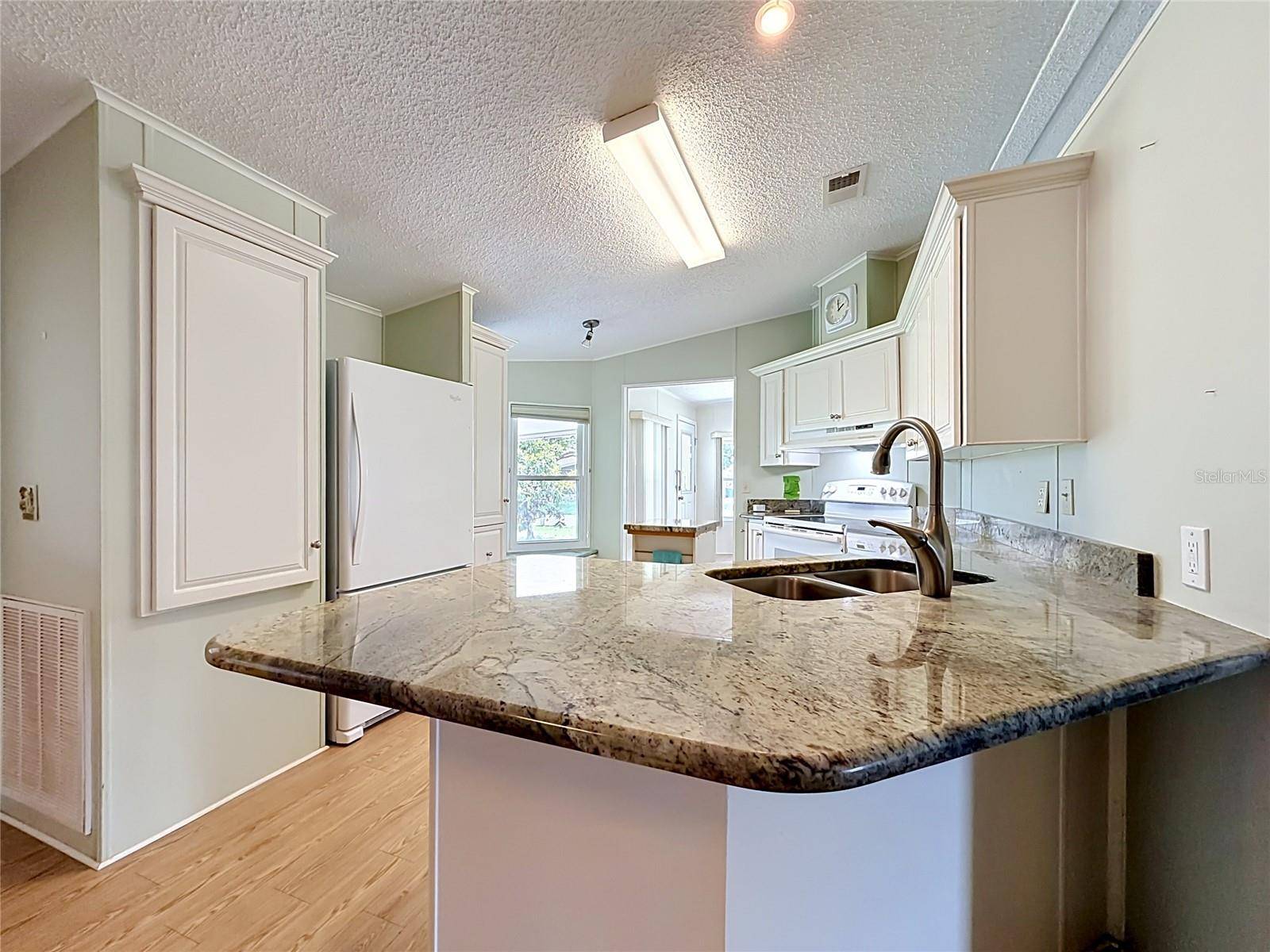 1666 ELKHART CIR, Tavares, FL 32778