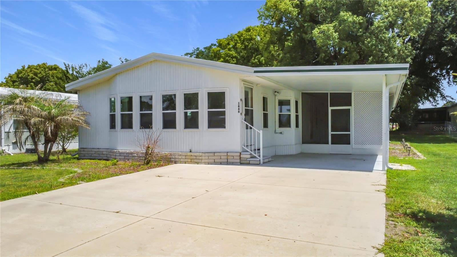 1666 ELKHART CIR, Tavares, FL 32778