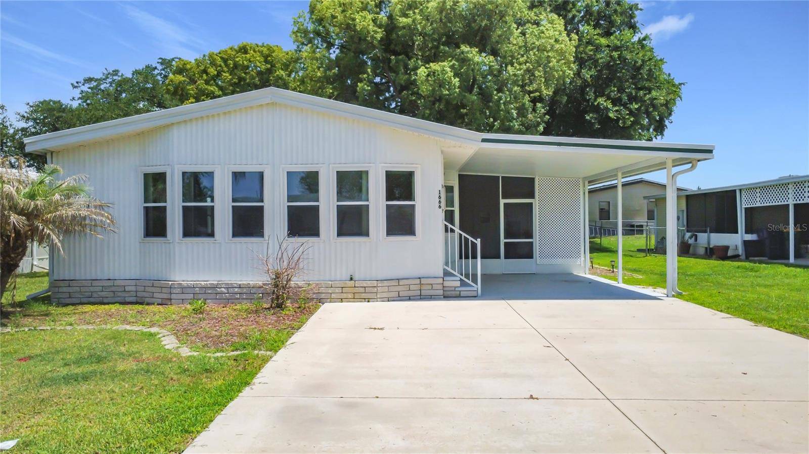 1666 ELKHART CIR, Tavares, FL 32778