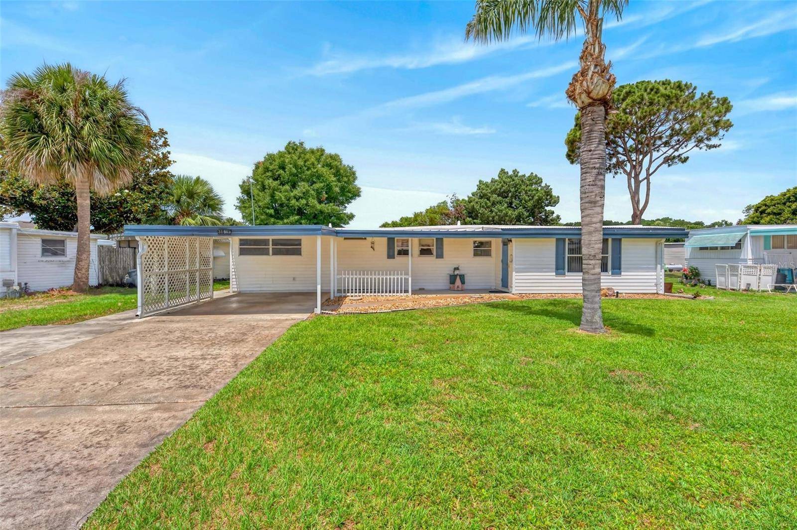 31643 HOWARD ST, Tavares, FL 32778