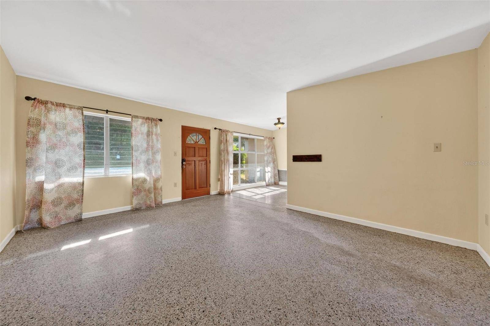 710 TWIN OAKS LN, Eustis, FL 32726