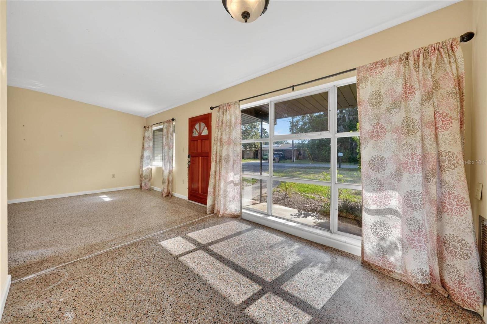 710 TWIN OAKS LN, Eustis, FL 32726