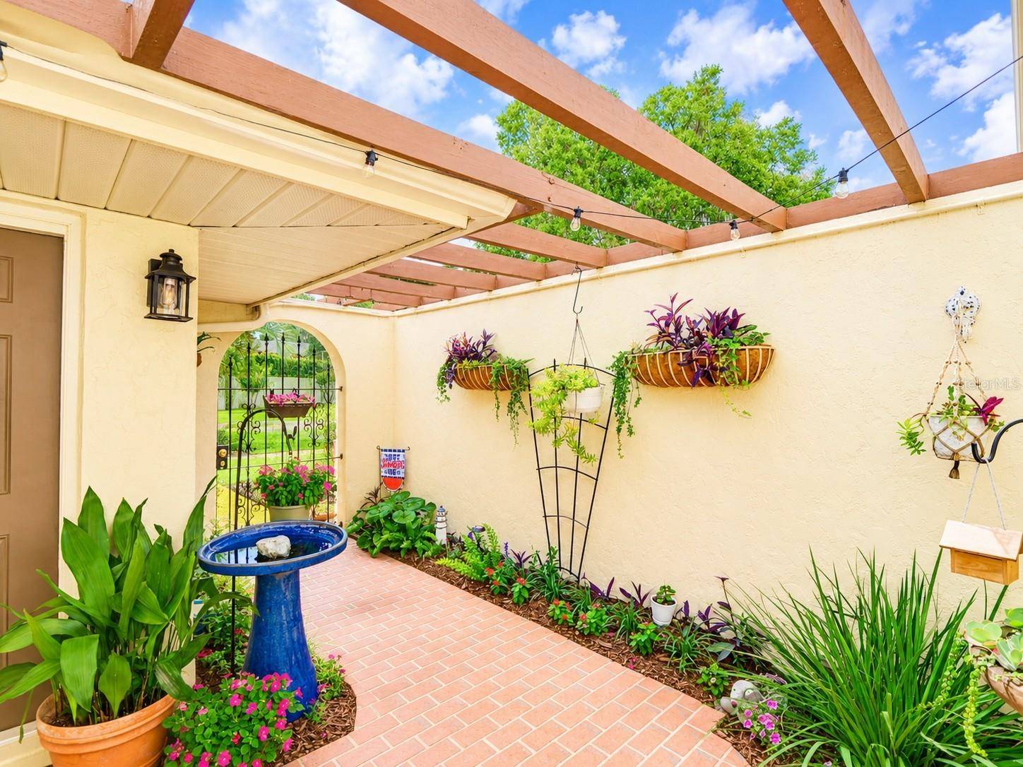 100 S TREMAIN ST #G2, Mount Dora, FL 32757