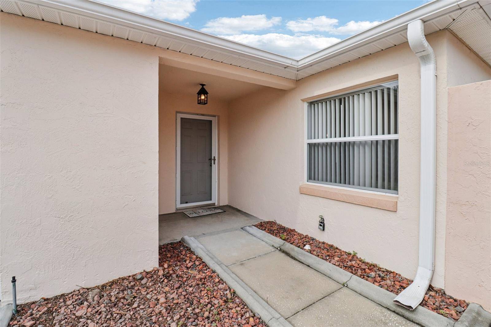 914 MENDOZA BLVD, Lady Lake, FL 32159