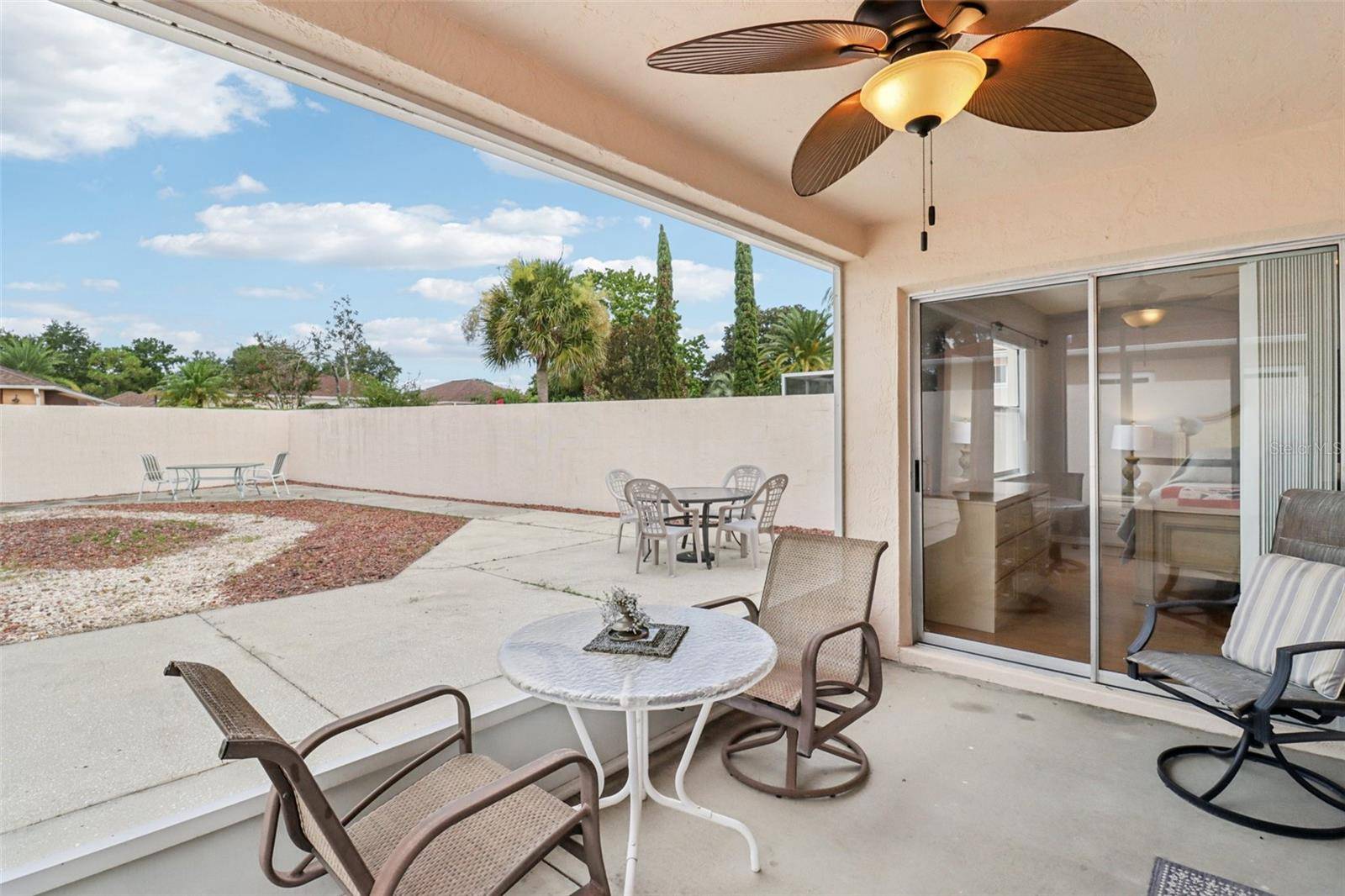 914 MENDOZA BLVD, Lady Lake, FL 32159