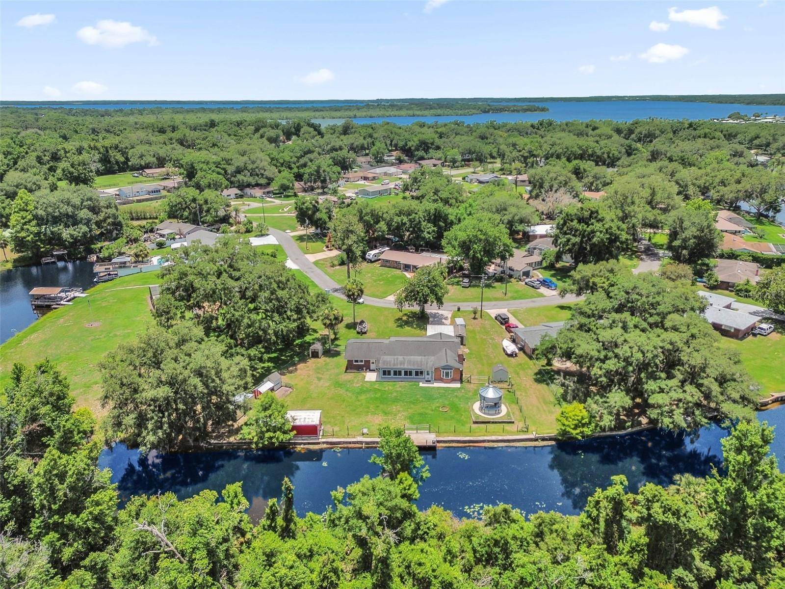 35505 CRESCENT DR, Fruitland Park, FL 34731