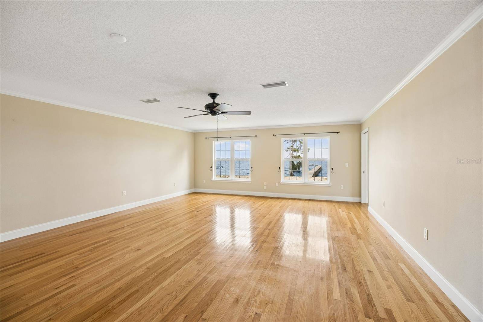 102 SANDRA LN, Crescent City, FL 32112