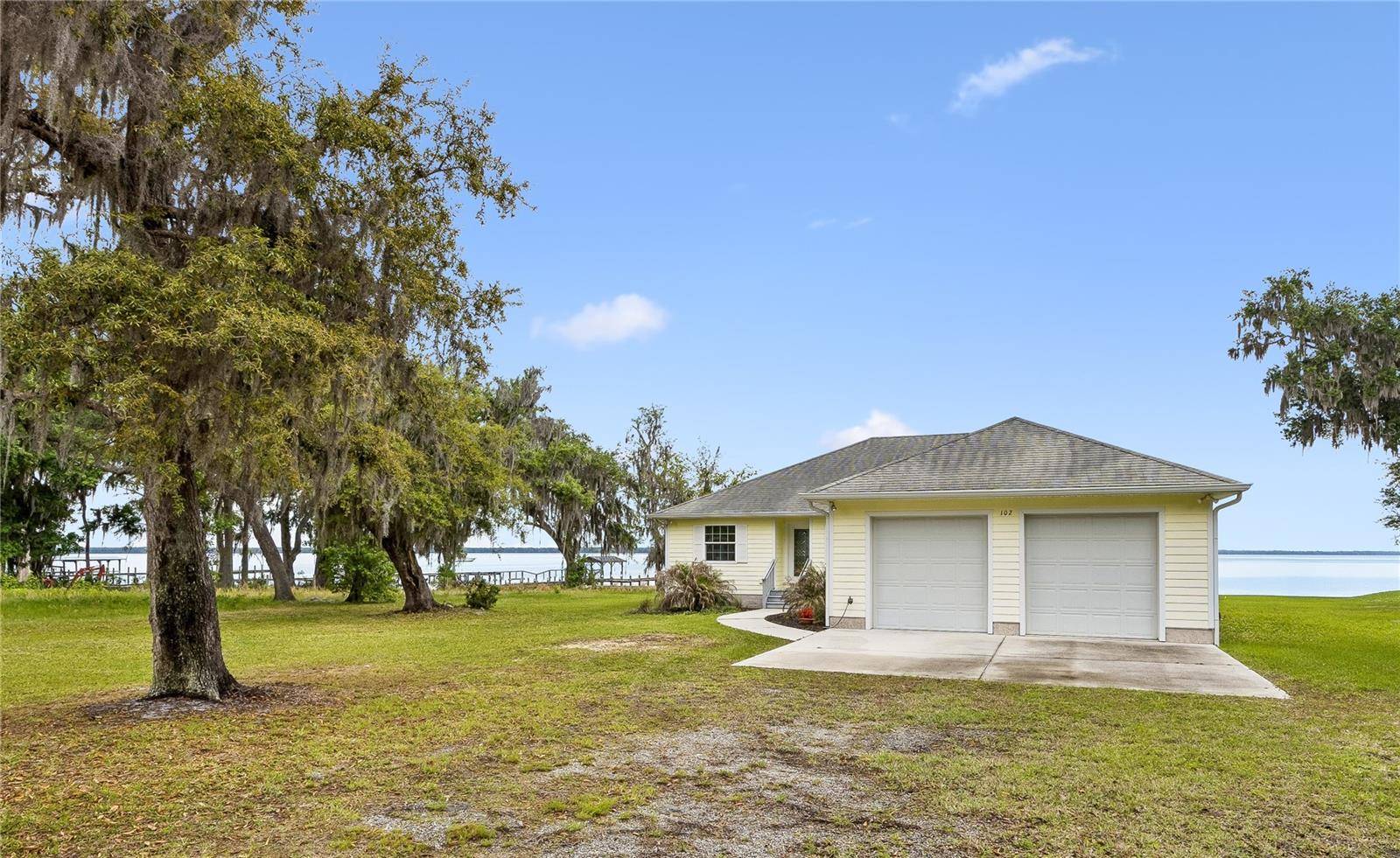 102 SANDRA LN, Crescent City, FL 32112