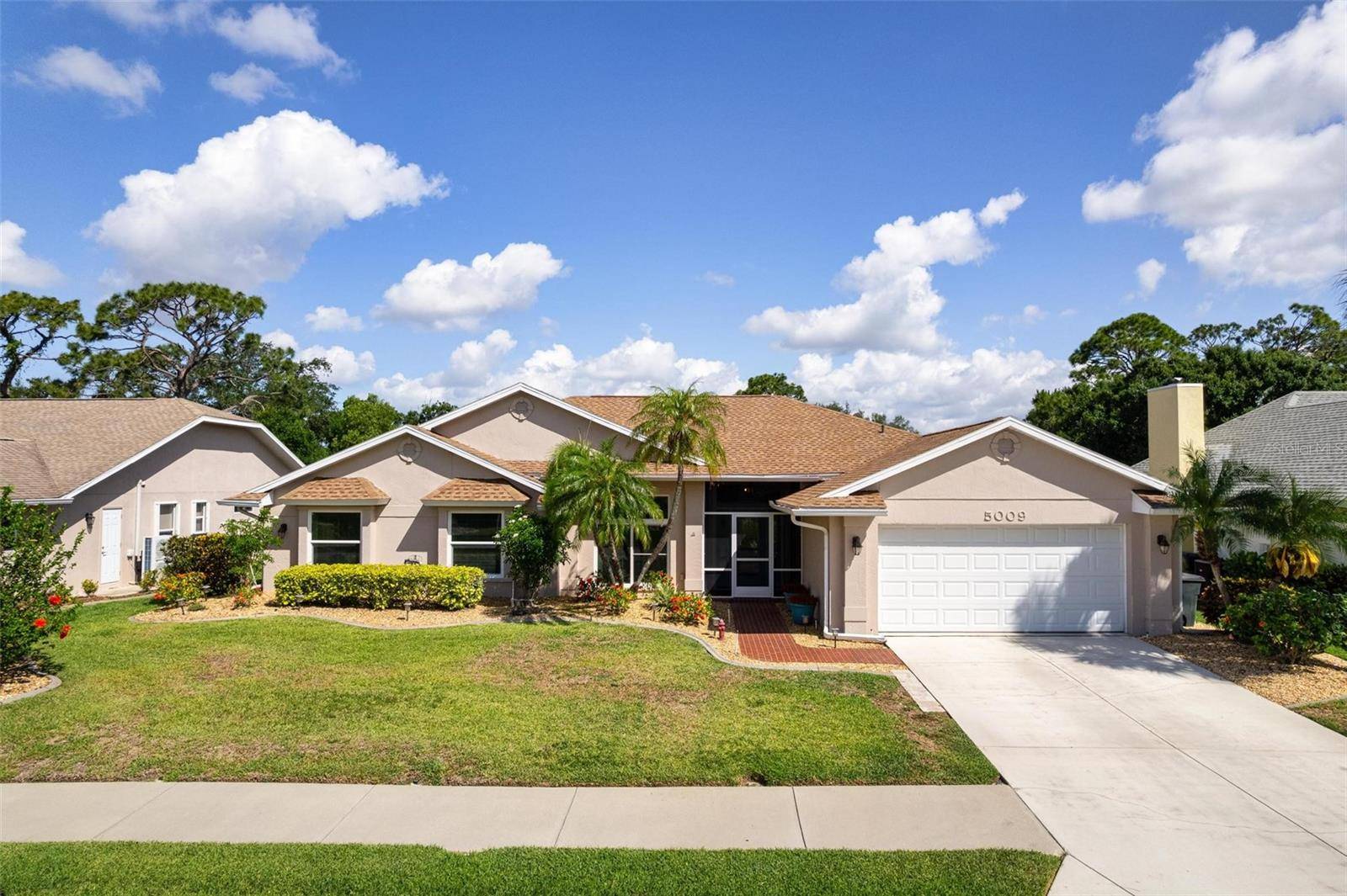 5009 SOUTHERN PINE CIR, Venice, FL 34293