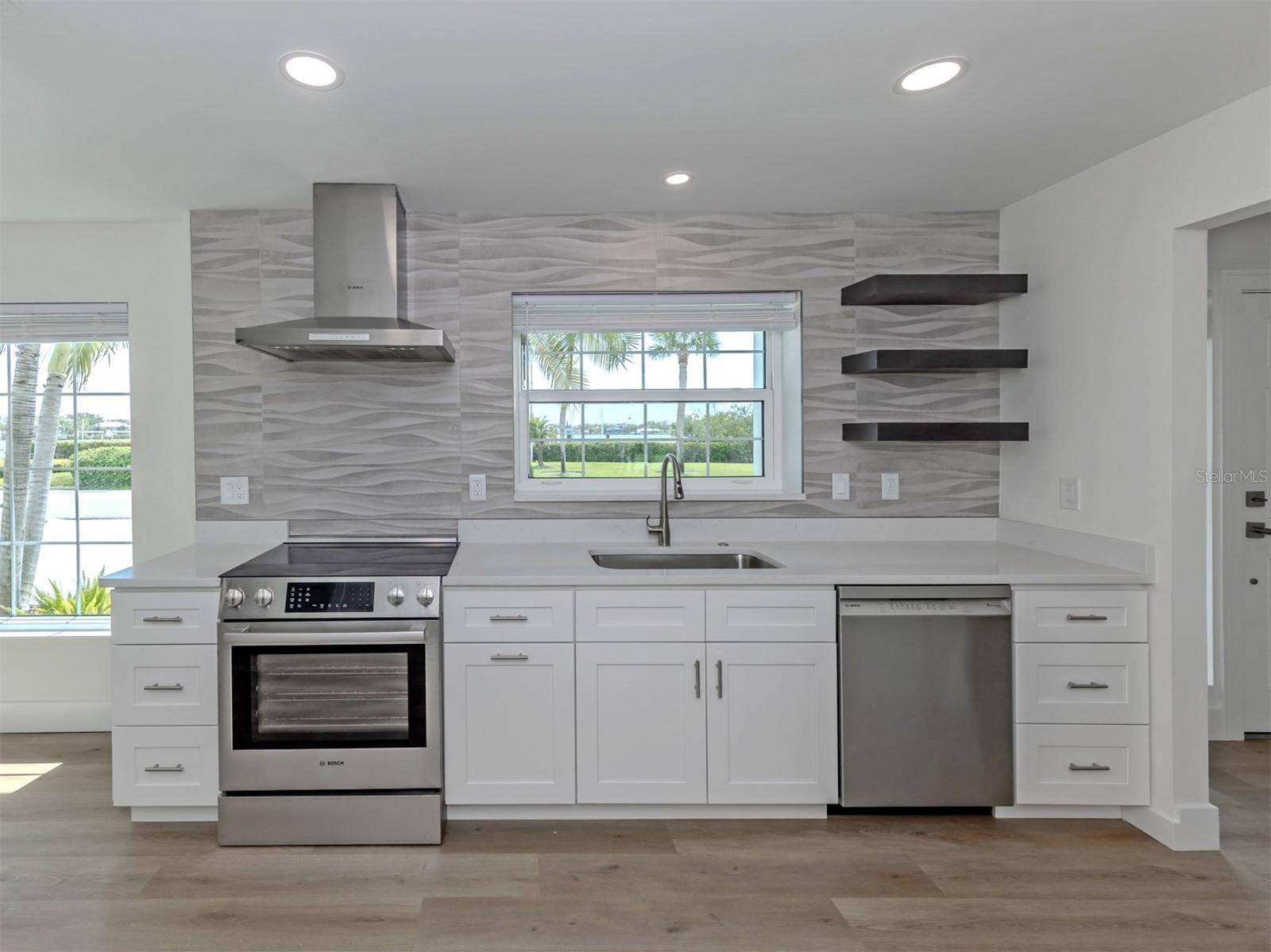 212 SUNRISE DR, Nokomis, FL 34275