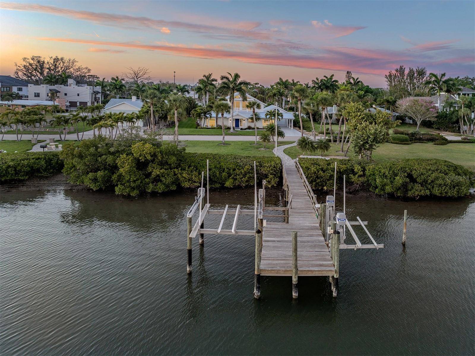 212 SUNRISE DR, Nokomis, FL 34275