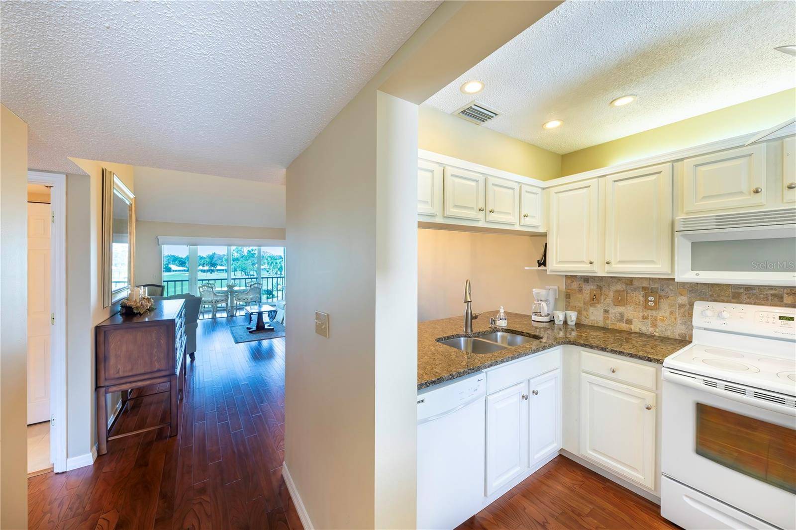 437 CERROMAR LN #525, Venice, FL 34293