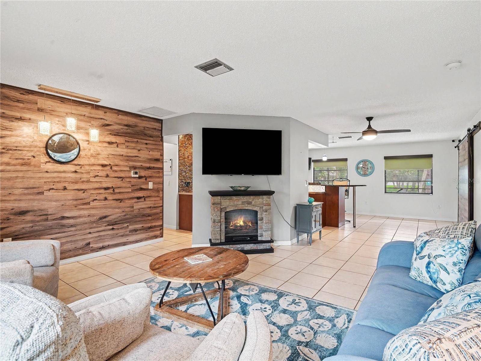2320 LAKE SHORE DR, Nokomis, FL 34275