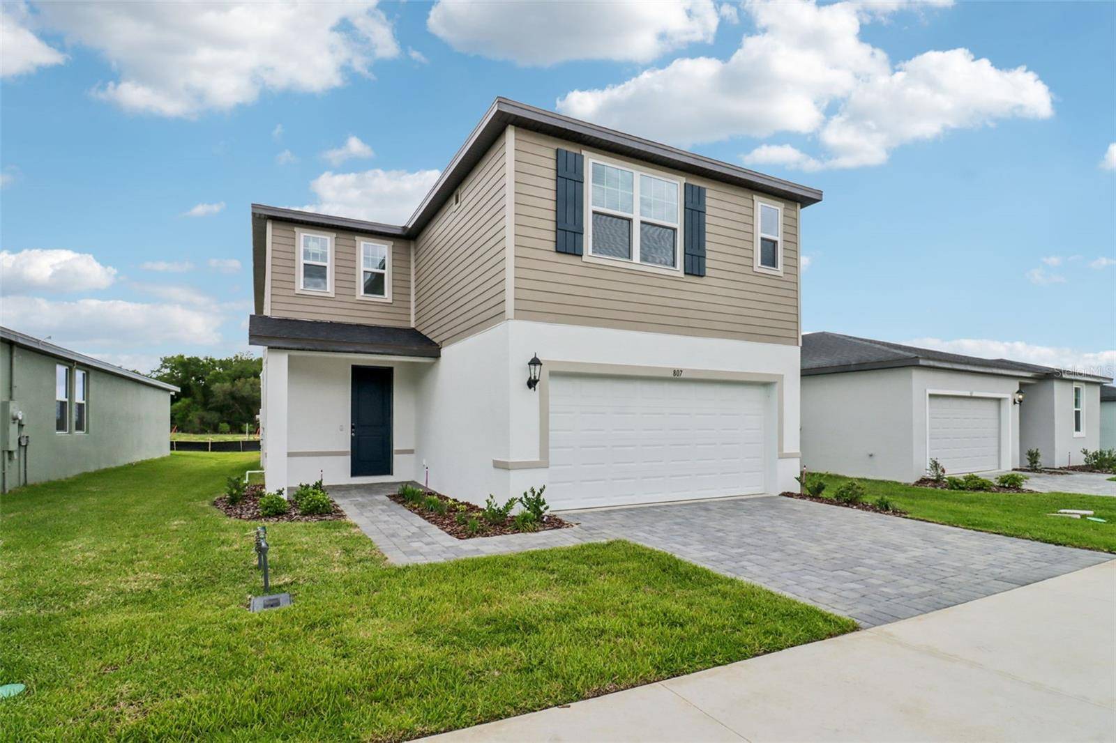 807 SUNSHOWER DR, Lady Lake, FL 32159