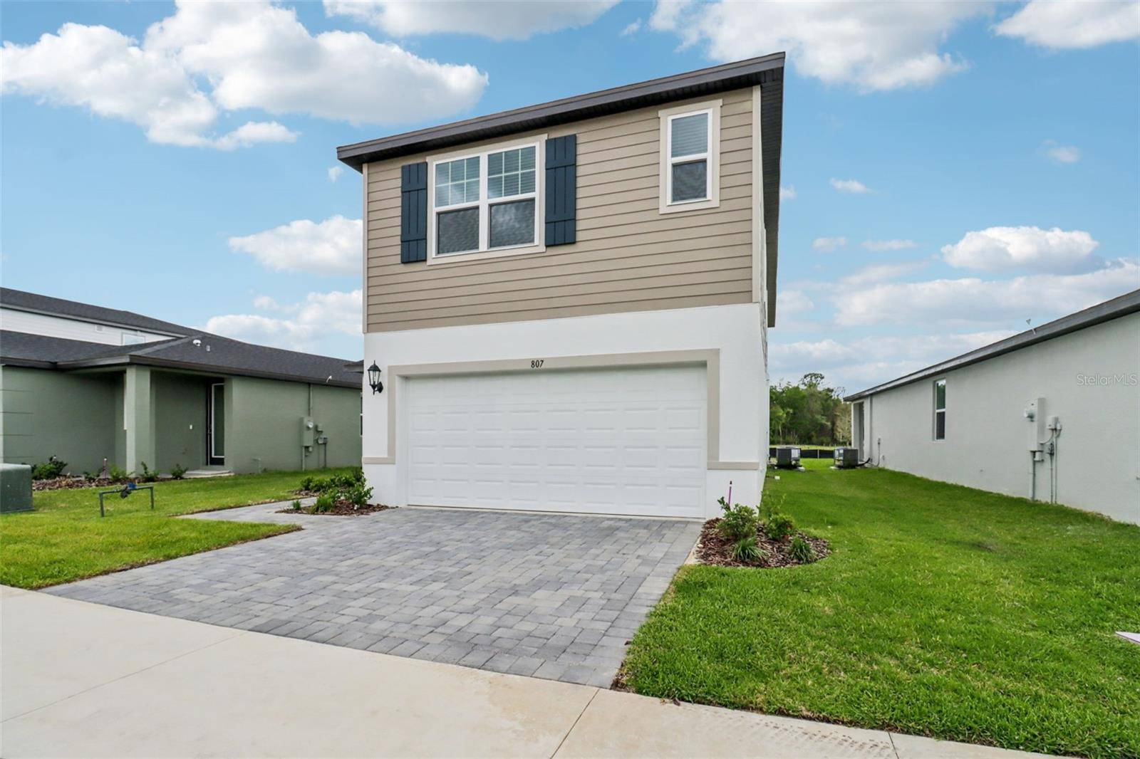 807 SUNSHOWER DR, Lady Lake, FL 32159
