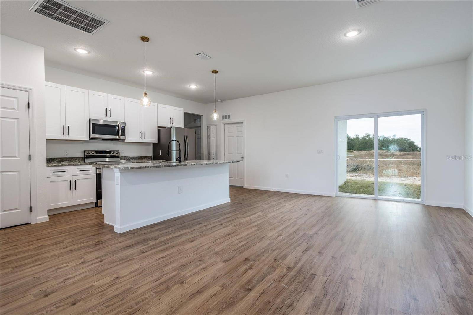 411 ST JOHNS LN, Kissimmee, FL 34759