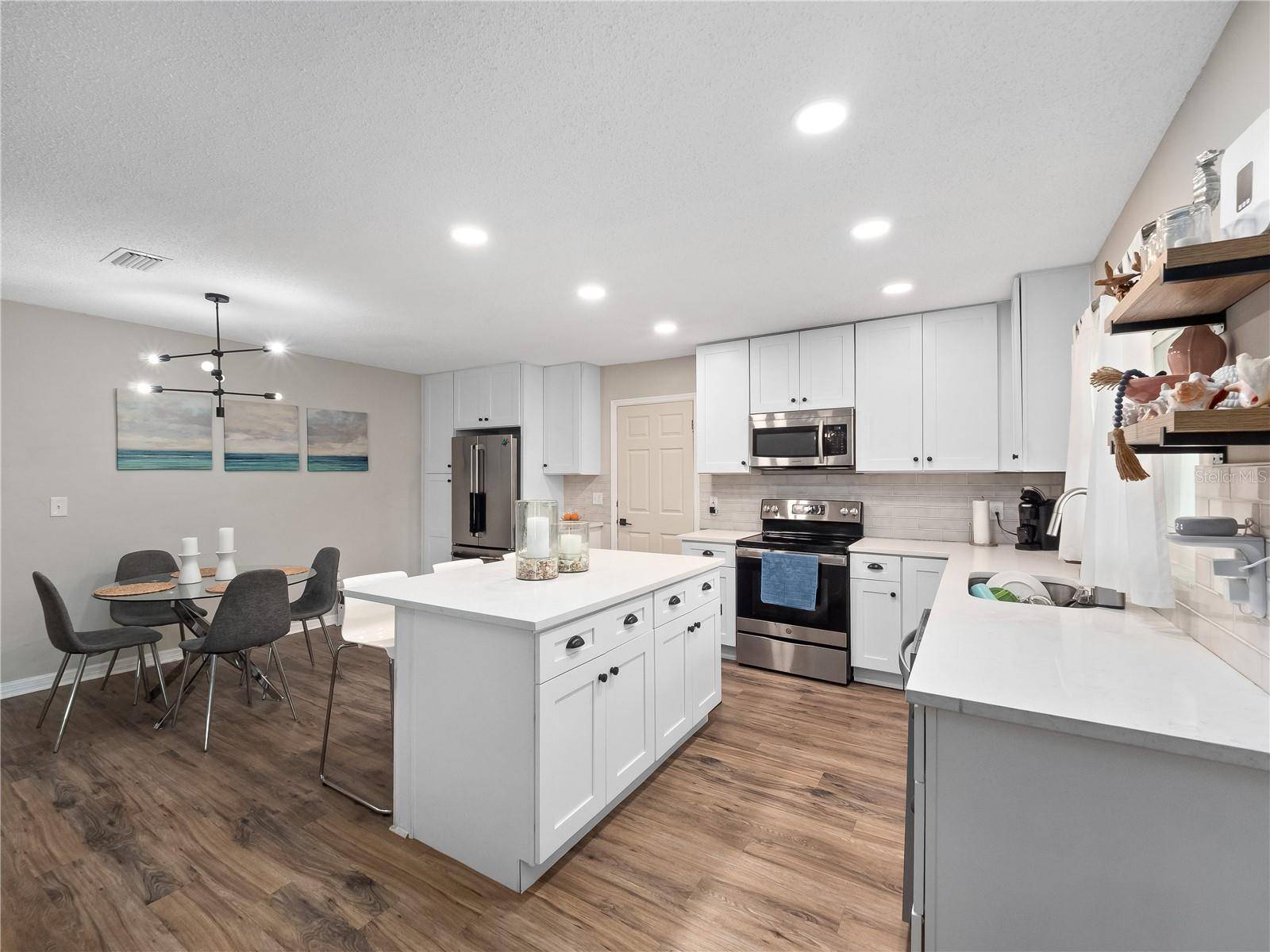 2733 MIDDLE ST, Orlando, FL 32807