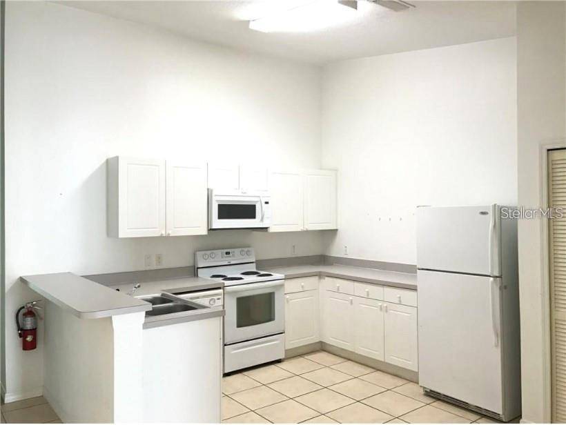 2792 CLUB CORTILE CIR #B, Kissimmee, FL 34746