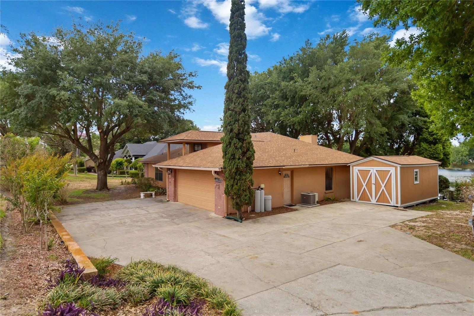 9835 LAKESHORE DR, Clermont, FL 34711