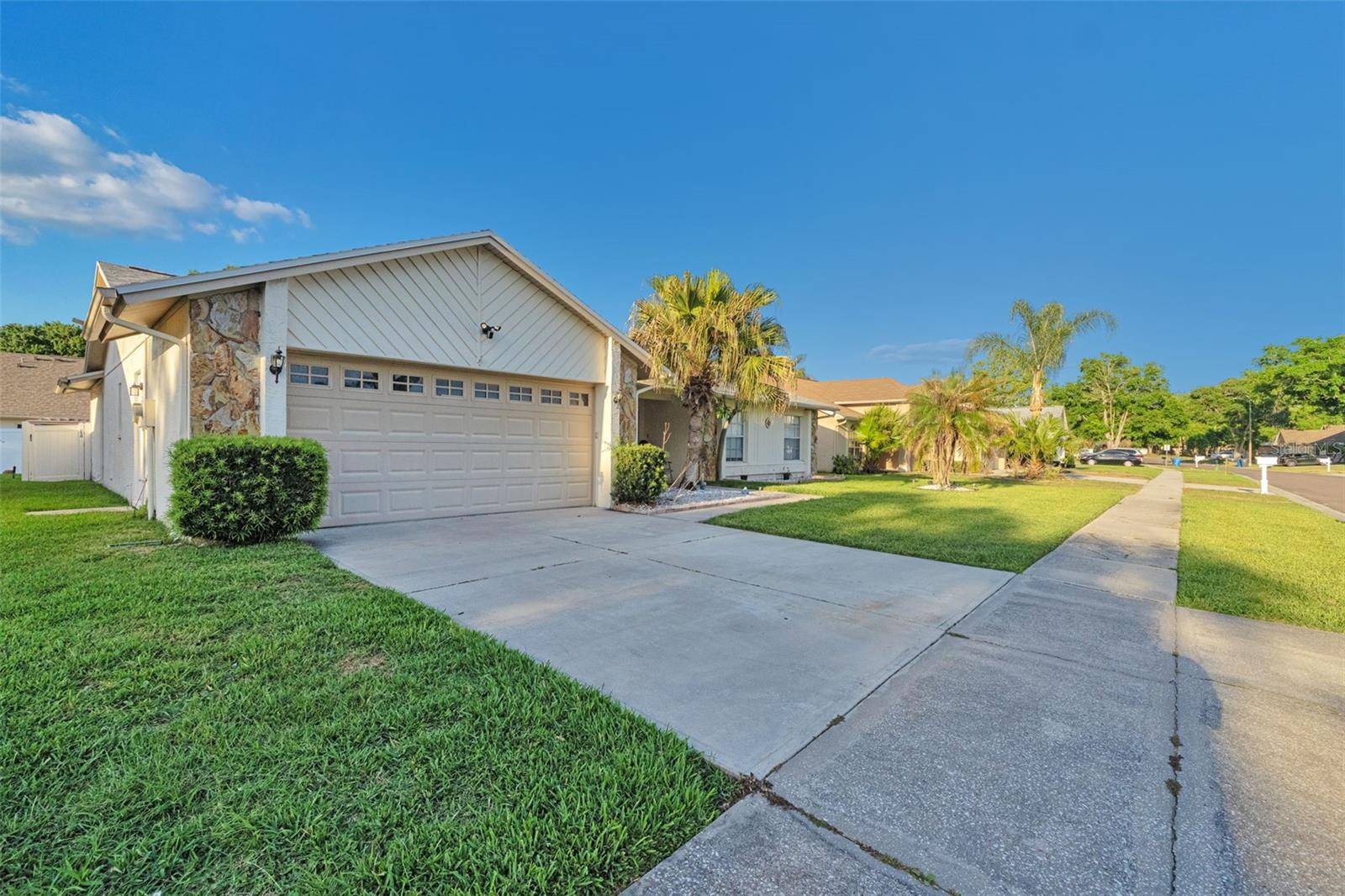 9724 CYPRESS POND AVE, Tampa, FL 33647