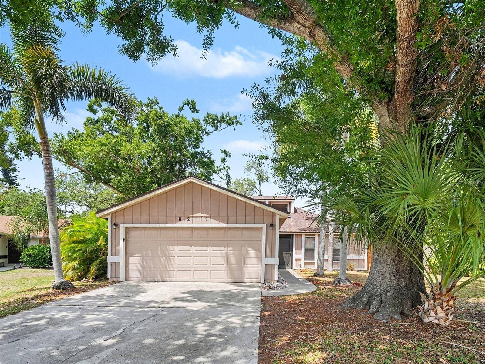 8211 COUNTRY OAKS CT, Sarasota, FL 34243