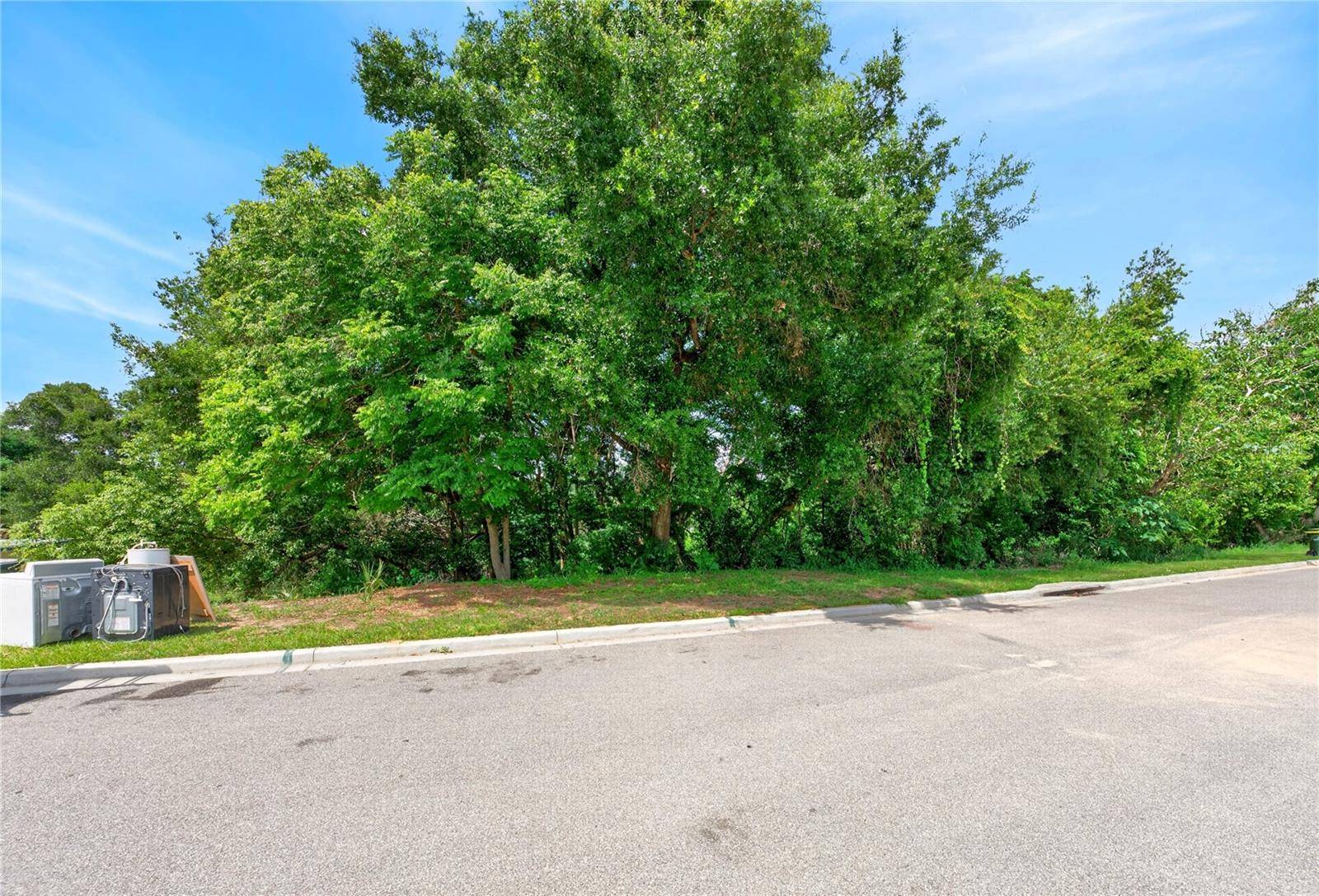 E MINNEOLA AVE, Clermont, FL 34711