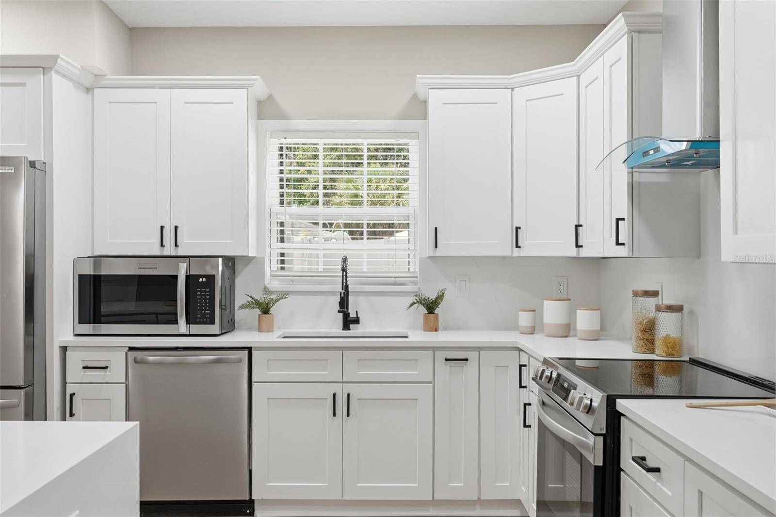 15 E LAUREL ST, Apopka, FL 32703