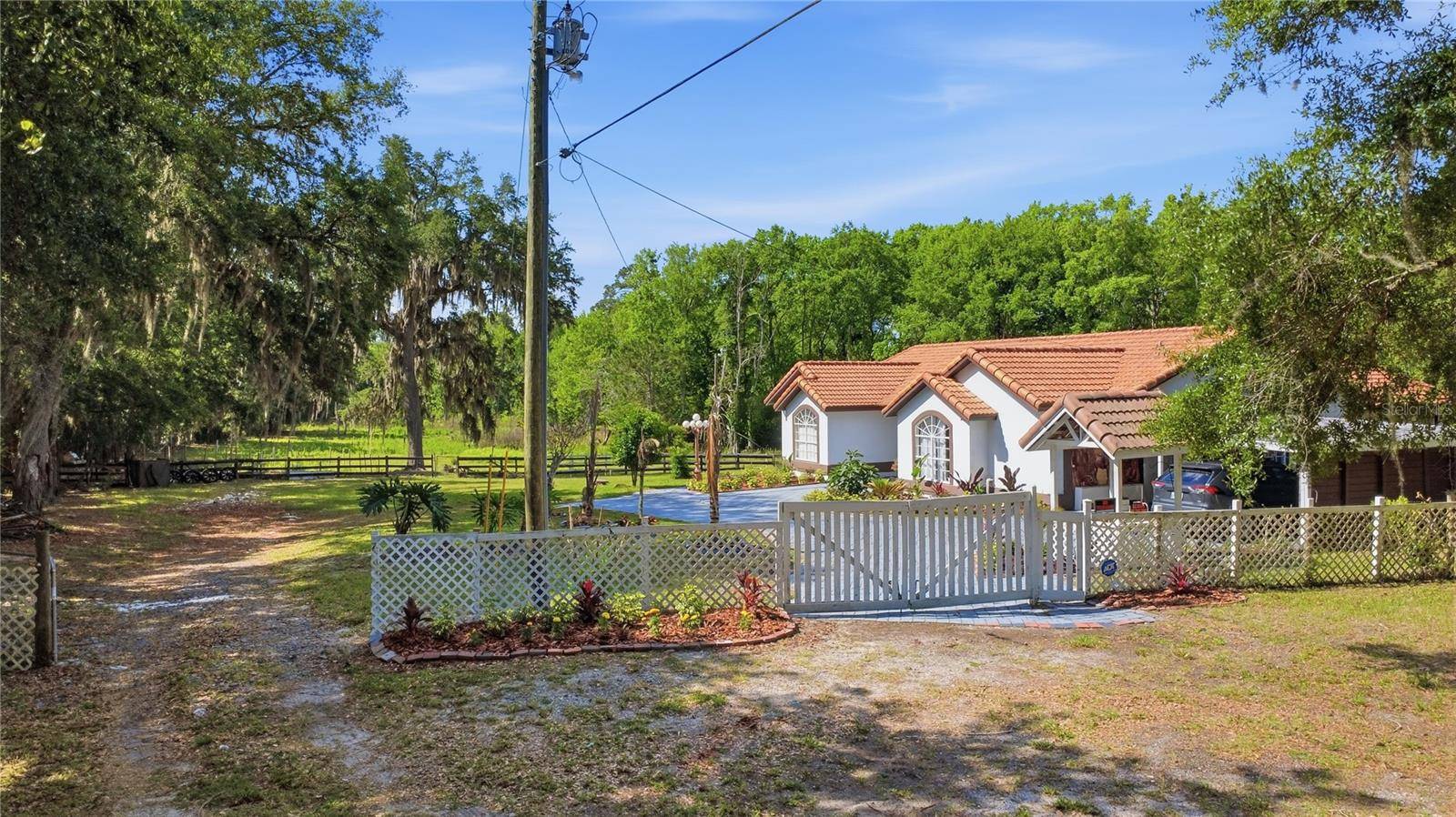 1898 BLACKWELDER RD, De Leon Springs, FL 32130